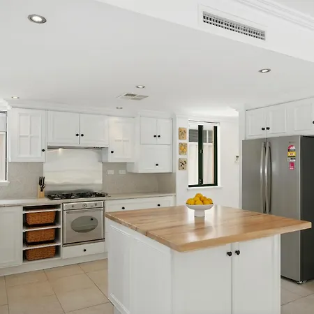 Newly Renovated Home Steps From Sorrento Beach Perth Exterior photo